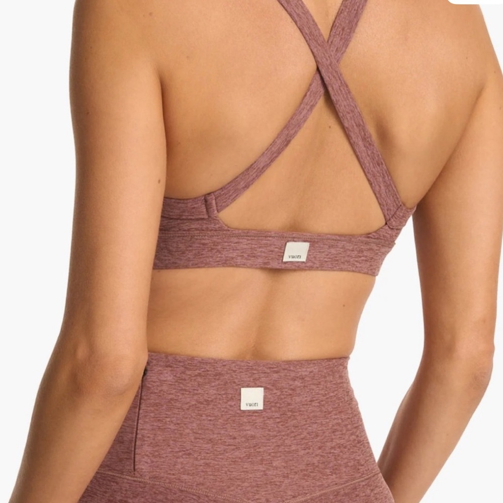 VUORI elevation hazelnut Sports Bra & Leggings Set
Gently used.
Top L
Bottom S - Picture 2 of 10